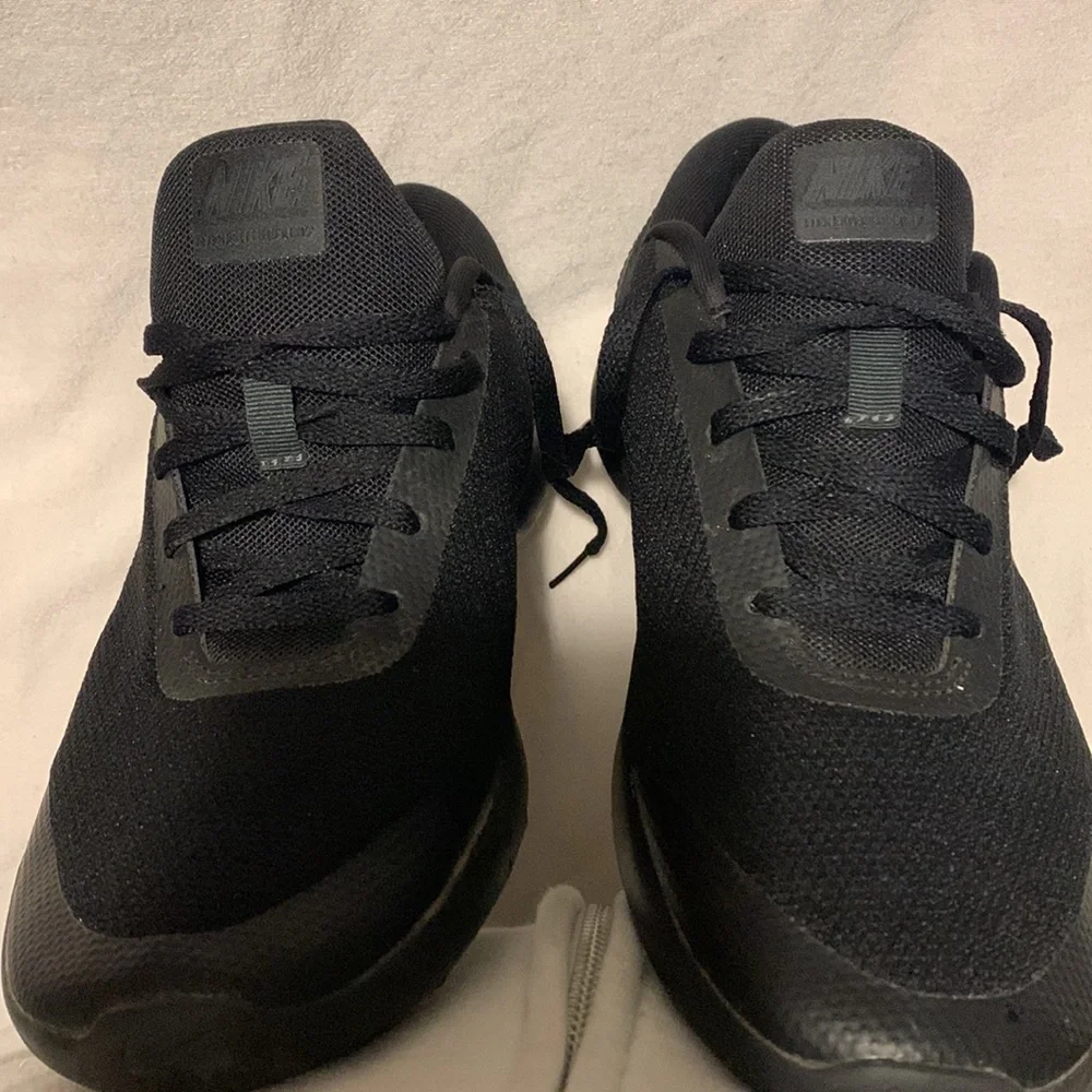All black NIKE size 9 - Picture 2 of 4